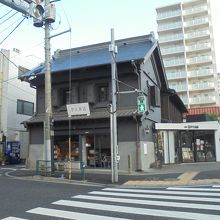 中久酒店の前にあり