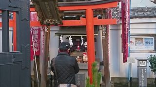 本所松坂町公園内に鎮座している小さな稲荷神社
