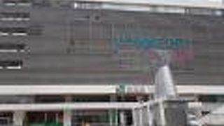 JR山手線新宿駅のショッピングモールです。