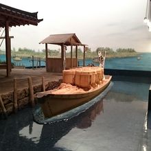 展示物の船