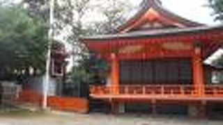 JR山手線新宿駅から東のエリアにあります。