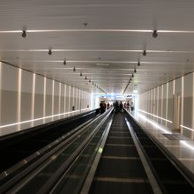 アテネでもゲートが遠かったです。