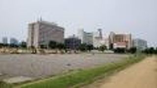 あまり手入れされていない公園といった感じ