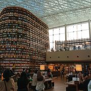 インスタ映えする図書館がある