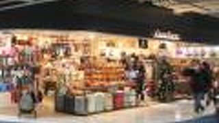 購入したばかりの鞄にマスクを大量に詰め込んでいる方を何人か見かけました・・・。