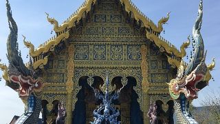 青いアイスクリームがおすすめ！