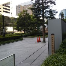 日本橋川の近くにあります