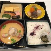 朝食バイキングは朝7時からでした、ビジネスマンにも観光客にも大人気でした。昼には弁当も出していただけました。