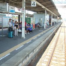 多度津駅の土讃線ホーム
