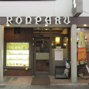 戦後すぐの昭和２２年に創業し、名古屋独自の喫茶文化を牽引してきたコンパルです。