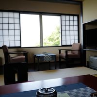 部屋の様子。ゆったりしていて、大人数でも余裕の作り。