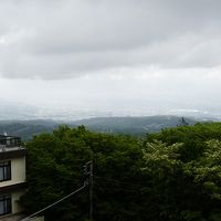 部屋からの眺望。晴れていれば、絶景や星空が望めそう。