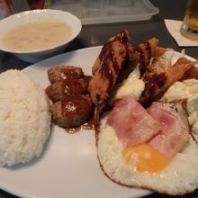ご飯の上に旗が付いたらお子さまランチだ。Ａランチ