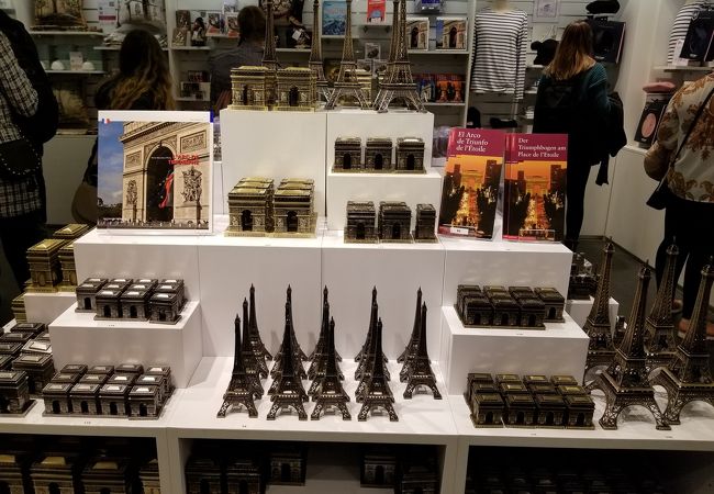 エッフェル塔 オフィシャルショップ クチコミ アクセス 営業時間 パリ フォートラベル
