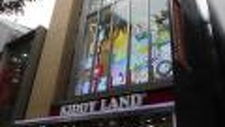 様々なキャラクターグッズが揃っています