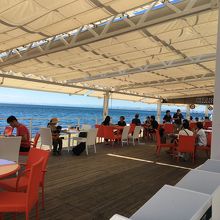 テラスの席数はかなり多い