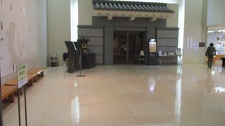 徳川家康から御三家筆頭としての尾張徳川家初代 徳川義直が譲り受けた遺産を中核として１９３５年に開設された歴史と由緒ある美術館です。