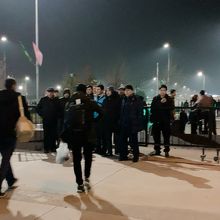 空港で、白タクのドライバー達に囲まれました