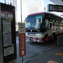 駅前から出発の日本平ロープウェイ駅行路線バス