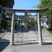 小高い場所にある神社です