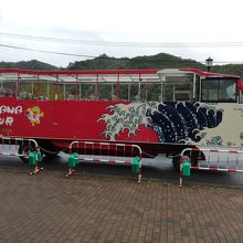 湯西川ダックツアーの水陸両用バス2