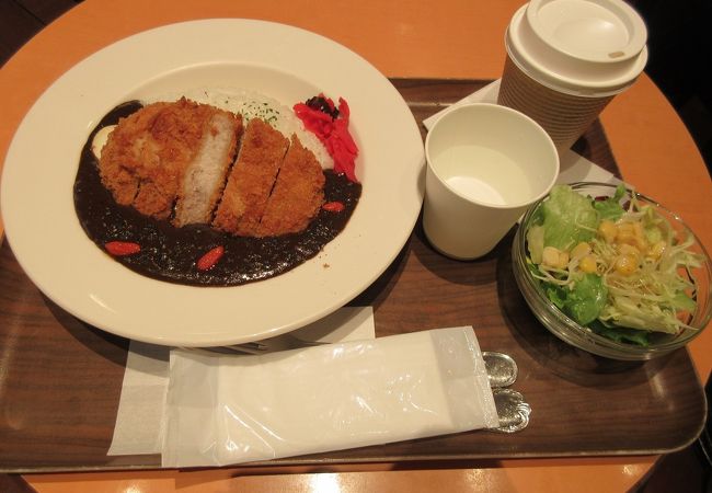 黒ゴマカレーをオーダーしました。