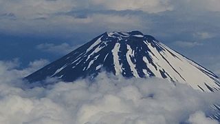 飛行機のなかから見える富士山