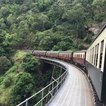 キュランダまで向かうキュランダ鉄道