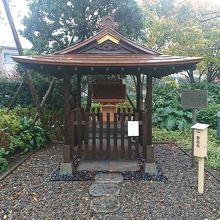 コッホ北里神社の祠
