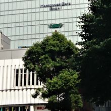 銀座としては高層なショッピングビル