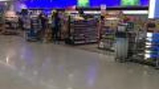 青いロゴ目立つ