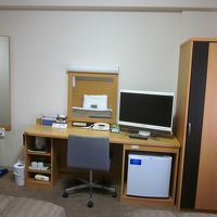 デスク周りは意外にもコンパクトでした？