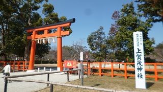 格式と広大な境内