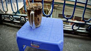 ベトナム最大の中華街「～チョロン～」でベトナムコーヒーを飲む～18世紀後半からここに華人が住みつき、今は50万人も住んでいるそう～（チョロン／ホーチミン／ベトナム）