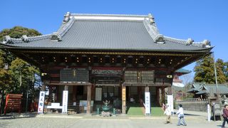 少し歩いて行くと奥の方にあります