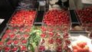 なかなか予約が取れないイチゴビュッフェに行きました。