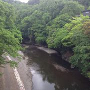 入間川の上流で名栗渓谷にかかるころの峡谷です