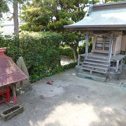 利根川のほとりに佇む小さな神社