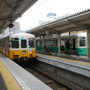 駅の横に「玉藻公園・史跡高松城跡」があります。