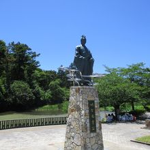 明智光秀公の像