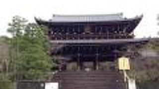 国宝の三門です