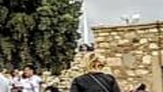 ギリシャ国旗がはためく