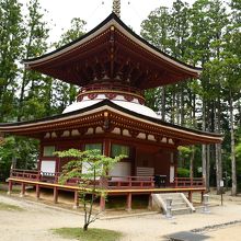 朱塗りが鮮やかです。