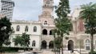 インパクト大な建物