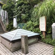 極楽寺切通しにある、鎌倉十井のひとつ