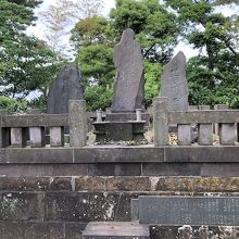 祀られている３つの石碑