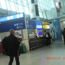 手前がツーリストインフォメーション