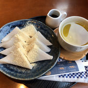 奥にカフェもあります