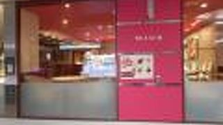 ケーキパフェが有名です。