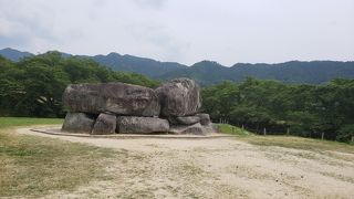 蘇我馬子の墳墓とも